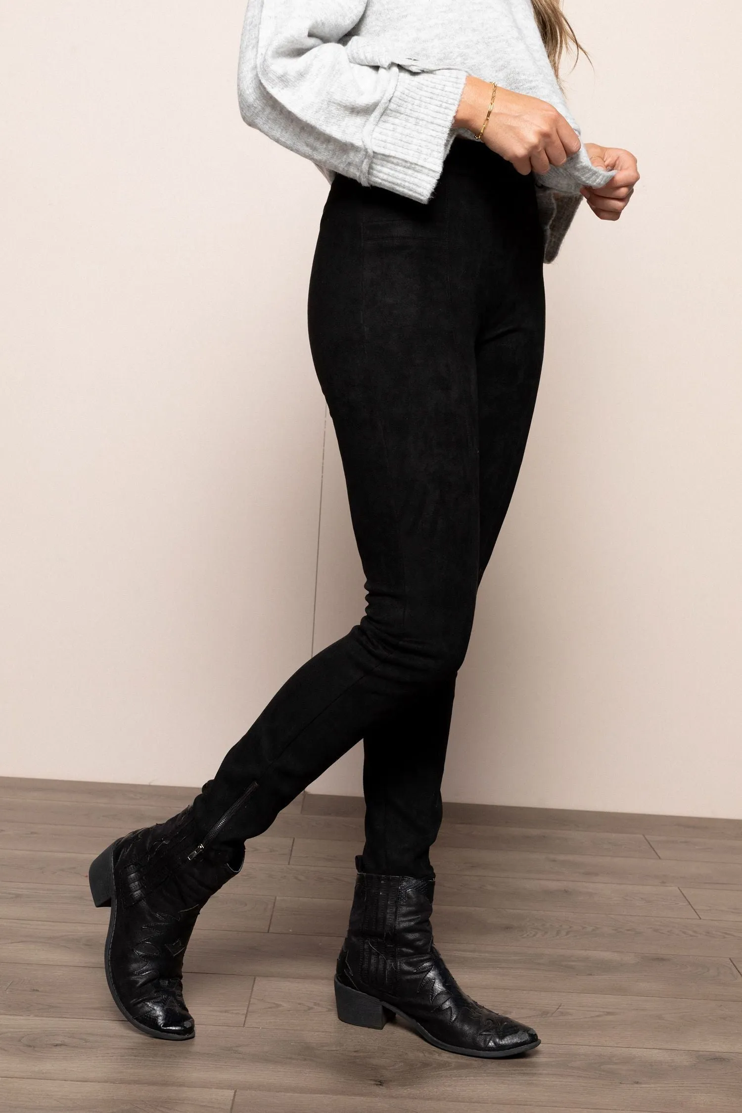 Suede Pants in Black